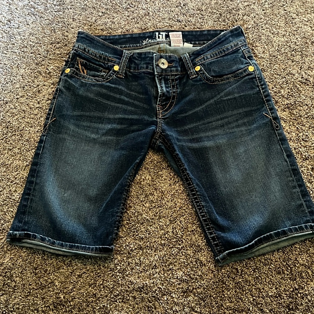 It jean shorts